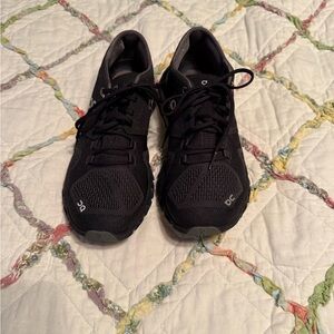 On Running Women’s Size 7.5 Black Athletic Shoes